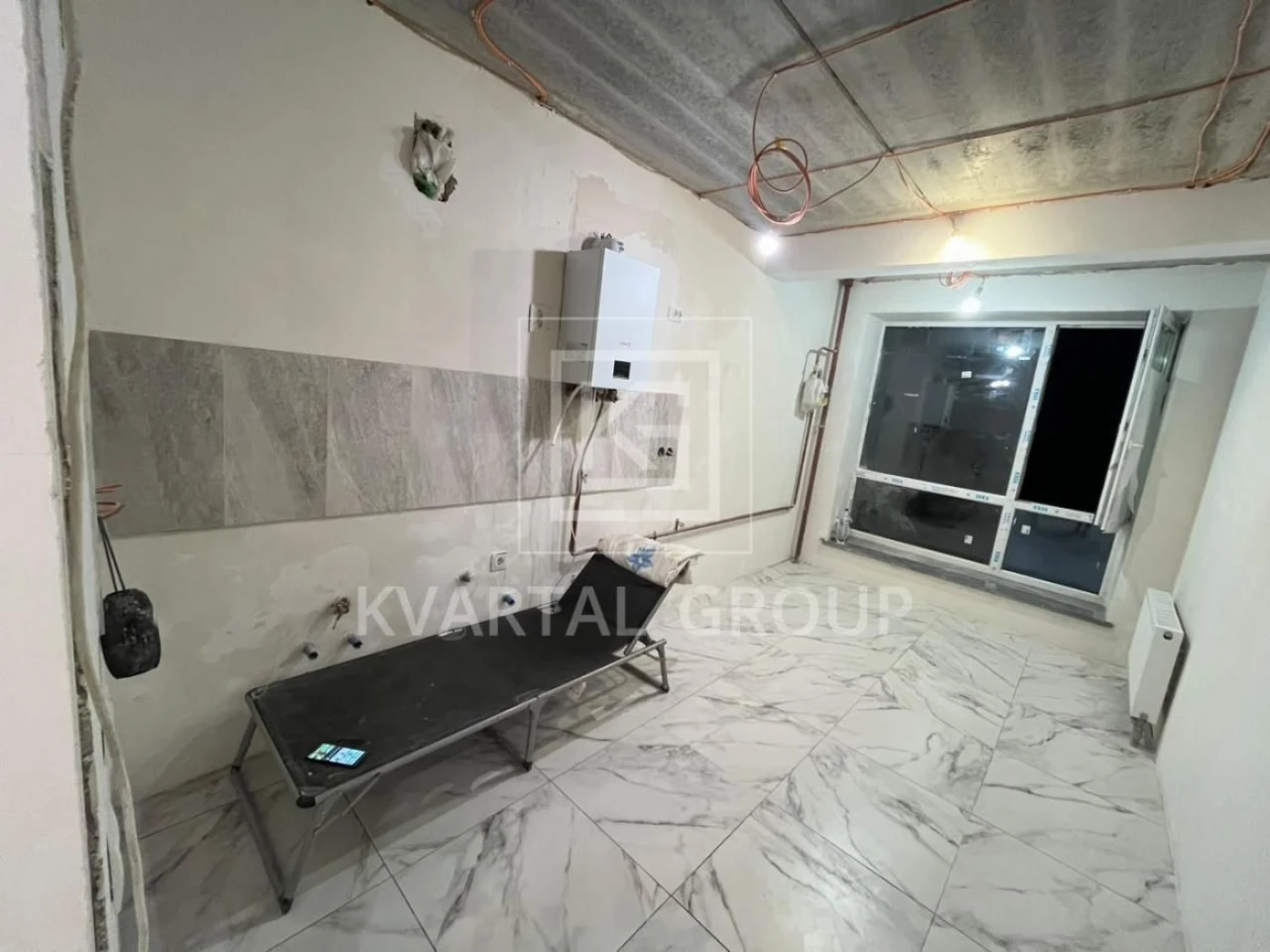 Fully functional 1-bedroom apartment for sale on a premium floor!