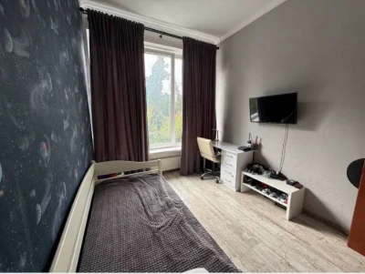 No commission. Urgent 2-bedroom apartment with renovation!