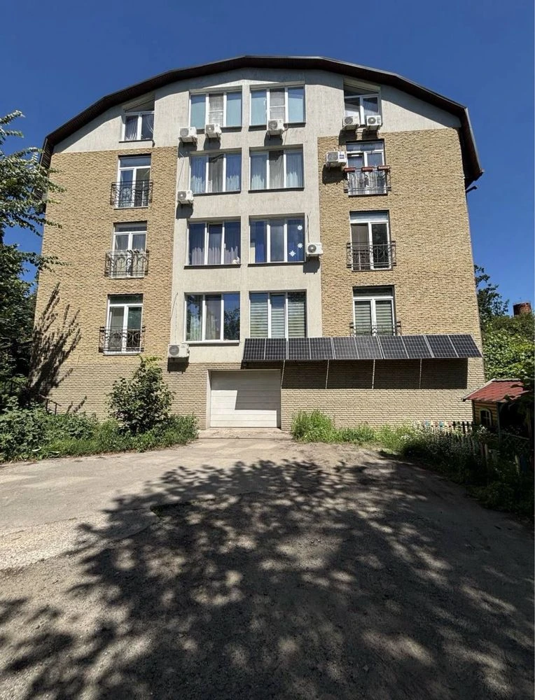 No commission. Urgent 2-bedroom apartment with renovation!
