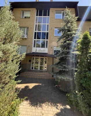 No commission. Urgent 2-bedroom apartment with renovation!