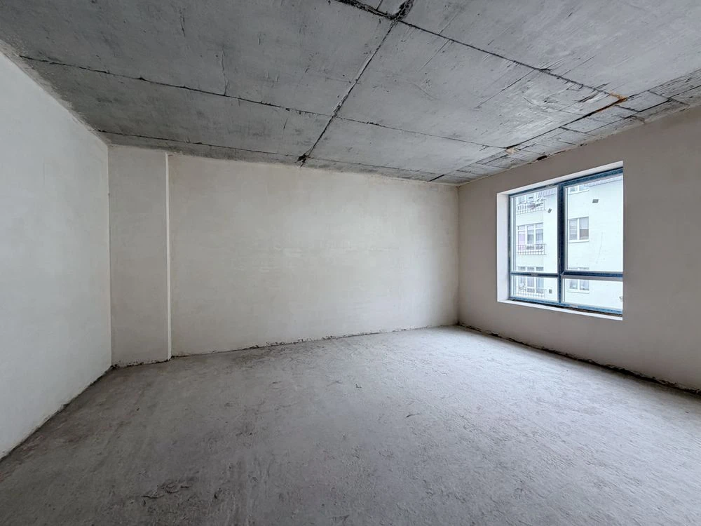 For Sale: 1-bedroom apartment ready for renovation! NO COMMISSION!