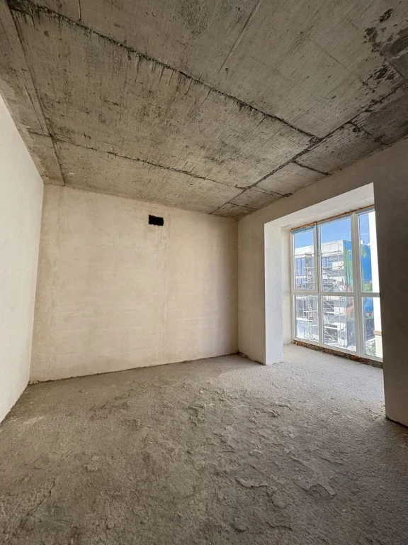 CHEAPEST 1-bedroom apartment! IN A FINISHED building! Plenty of parking spaces,