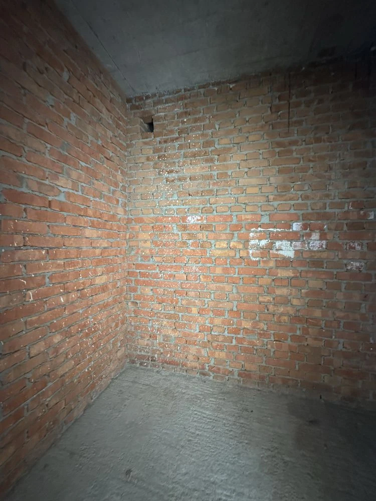 CHEAPEST 1-bedroom apartment! IN A FINISHED building! Plenty of parking spaces,