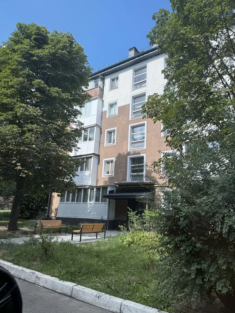 Продаж 2х кімнатної  квартири під ремонт