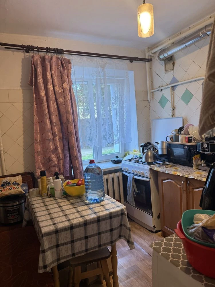 Продаж 2х кімнатної  квартири під ремонт