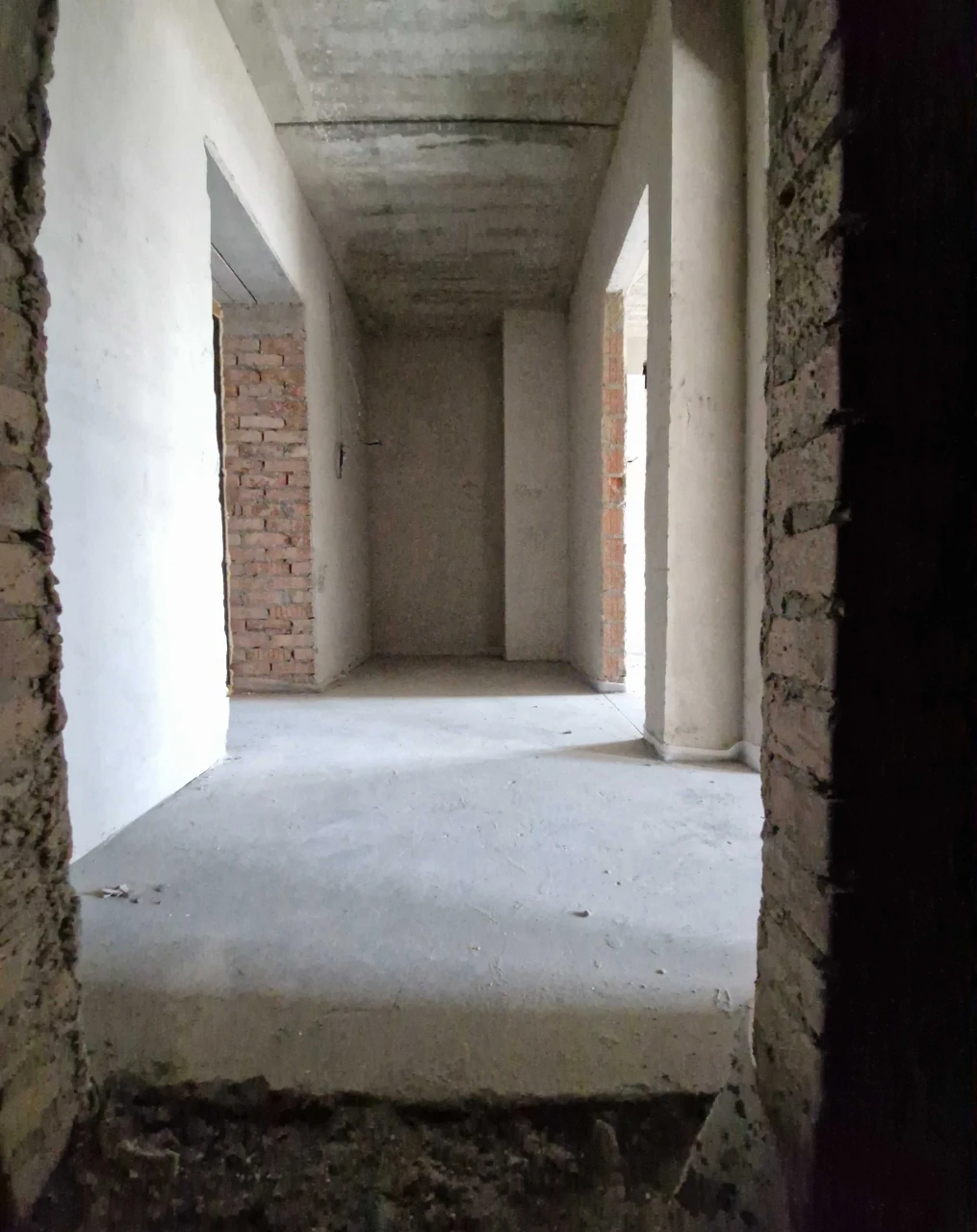Центр. 1-кімнатна квартира з балконом. Газ. Мінімальне оформлення