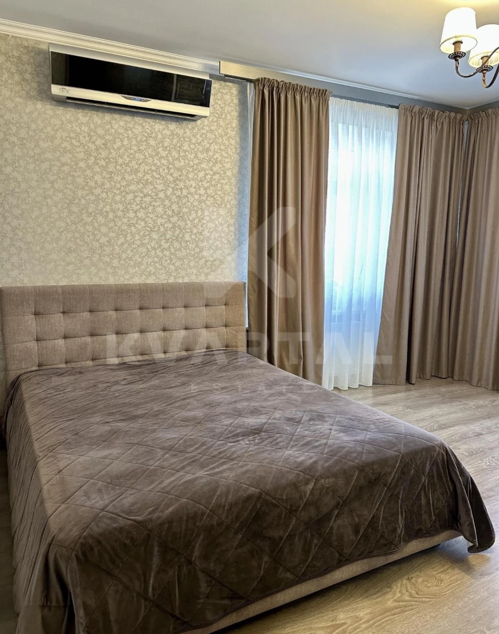 For Sale 2-bedroom Apartment in Bucha Center 67 m² | Generator + In