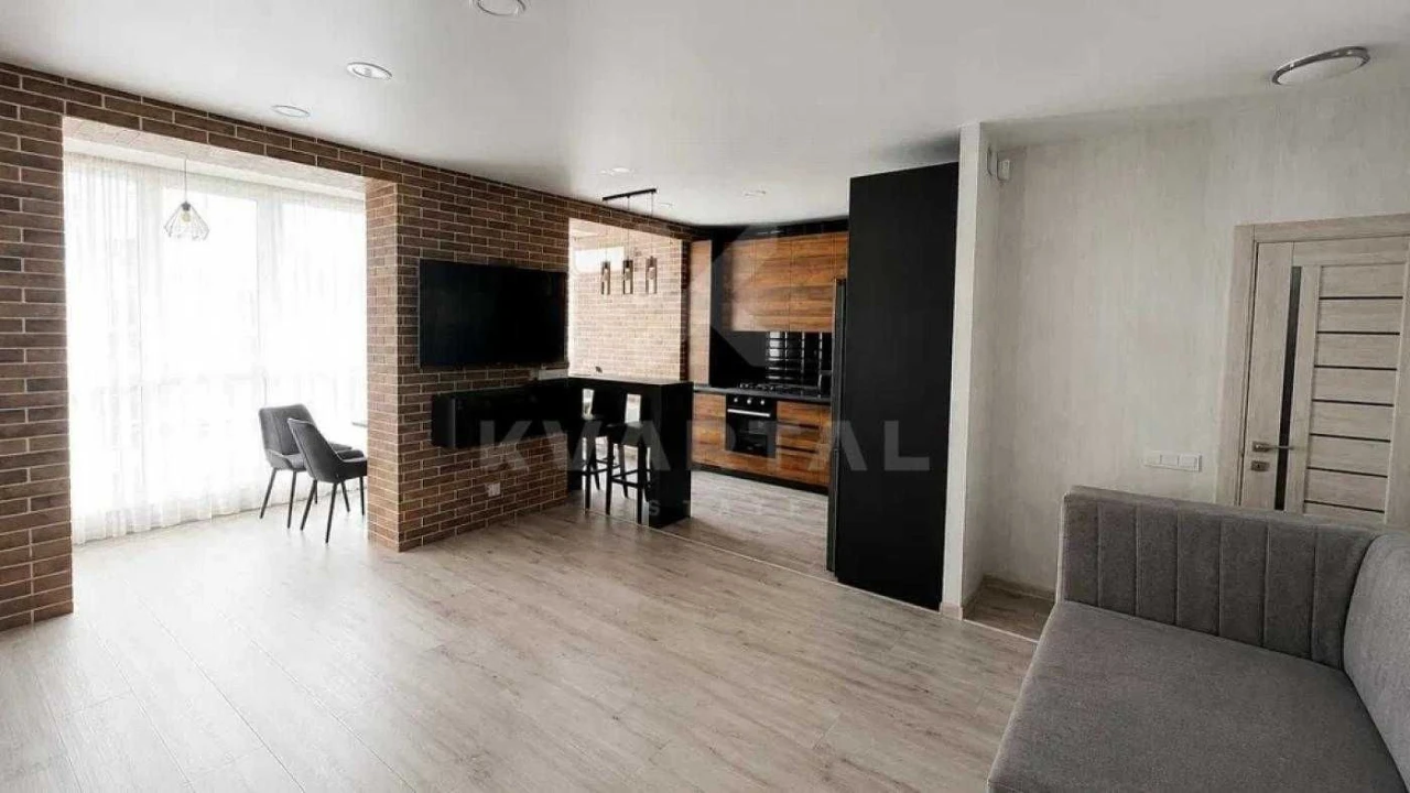 Sale of a 2-room apartment with stylish renovation and combined kitchen-living room