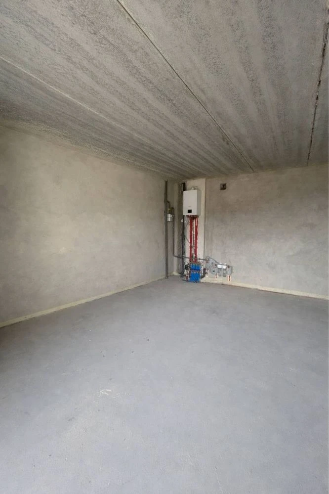 For Sale: 1-bedroom apartment near the park! Gas heating. Balcony