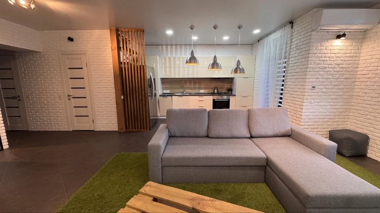 2-room apartment with renovation and furniture