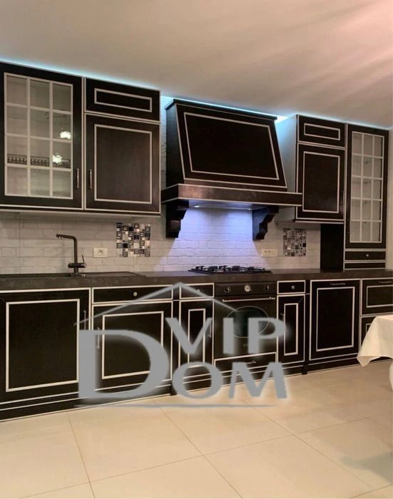 House in Odessa, there is a pool, basement.