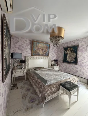 House in Odessa, there is a pool, basement.