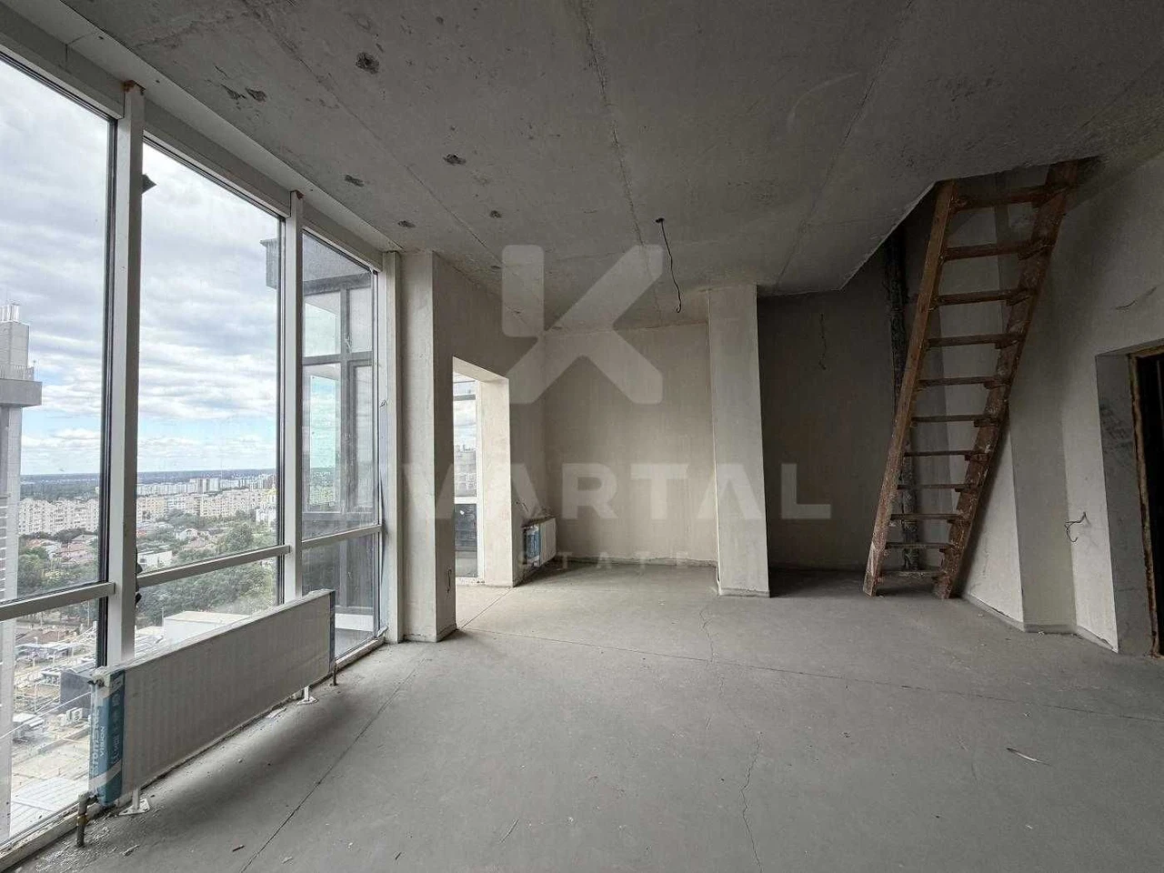 Sale of a two-level apartment (118 sq m) with maximum filling