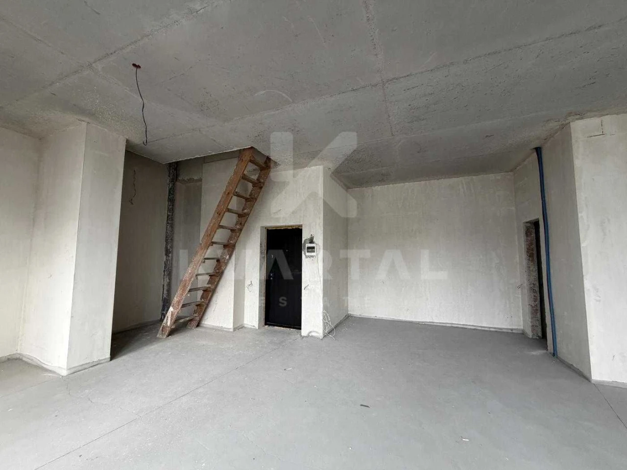 Sale of a two-level apartment (118 sq m) with maximum filling