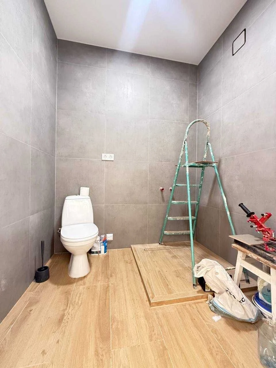 Apartment for sale with new renovation. Price TOP