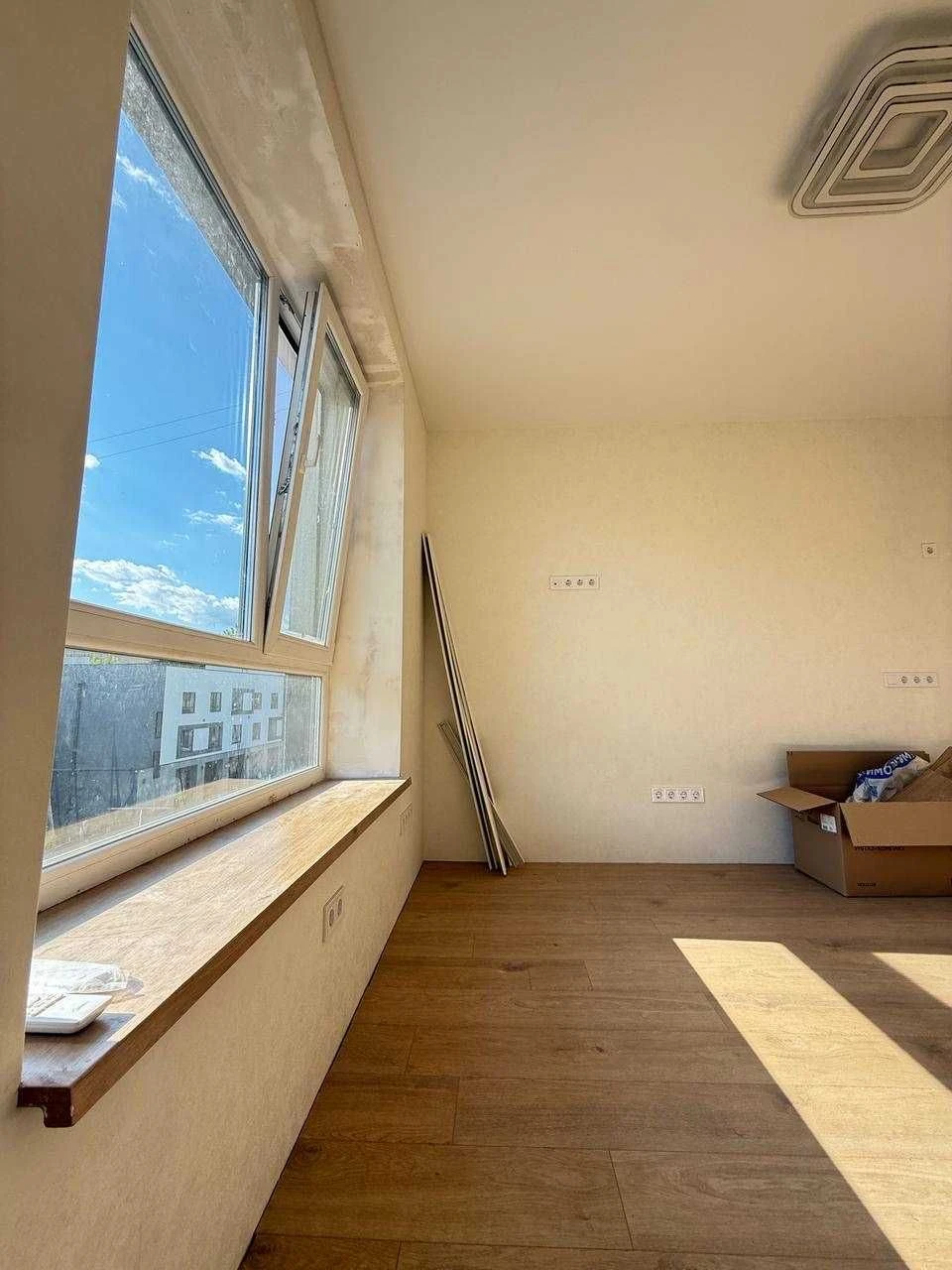 Apartment for sale with new renovation. Price TOP
