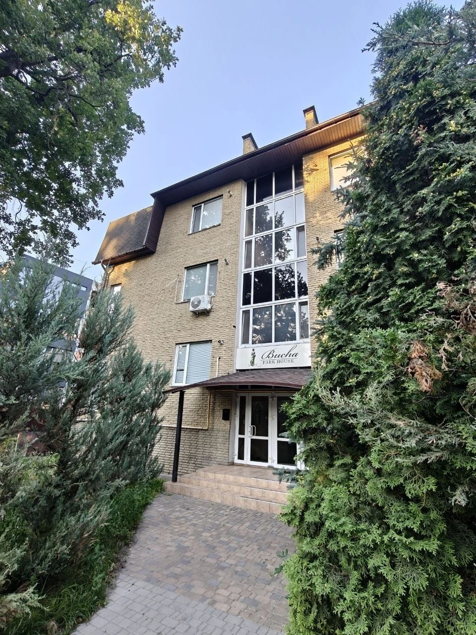 3-кімнатна квартира з ремонтом та меблями неподалік від Бучанського парку