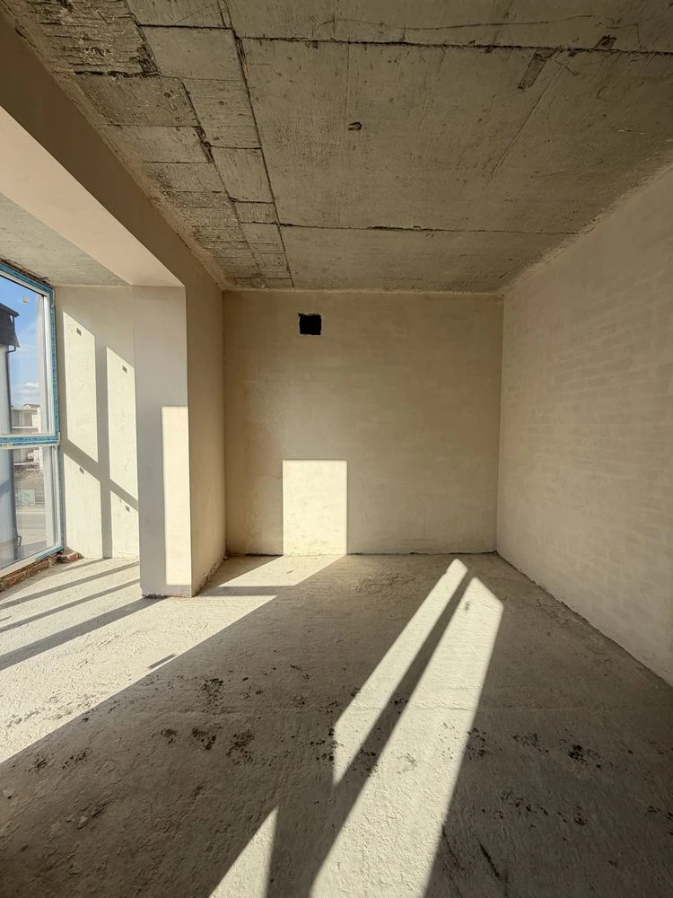 Ready House! People are already living! Minimal renovation! Real