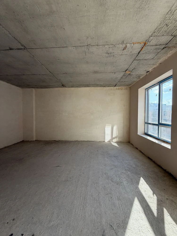 Ready House! People are already living! Minimal renovation! Real