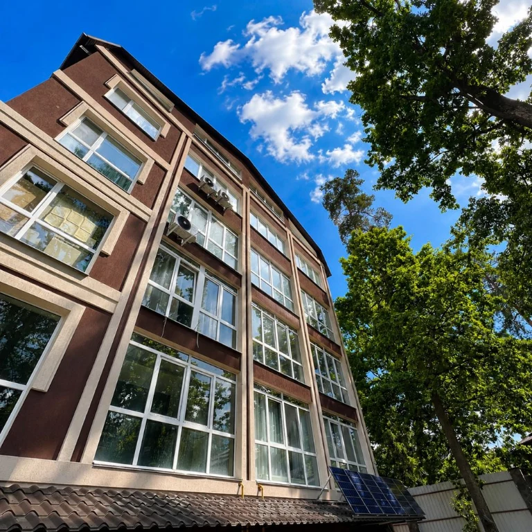 Three-bedroom apartment in a finished house Neighbors live here
