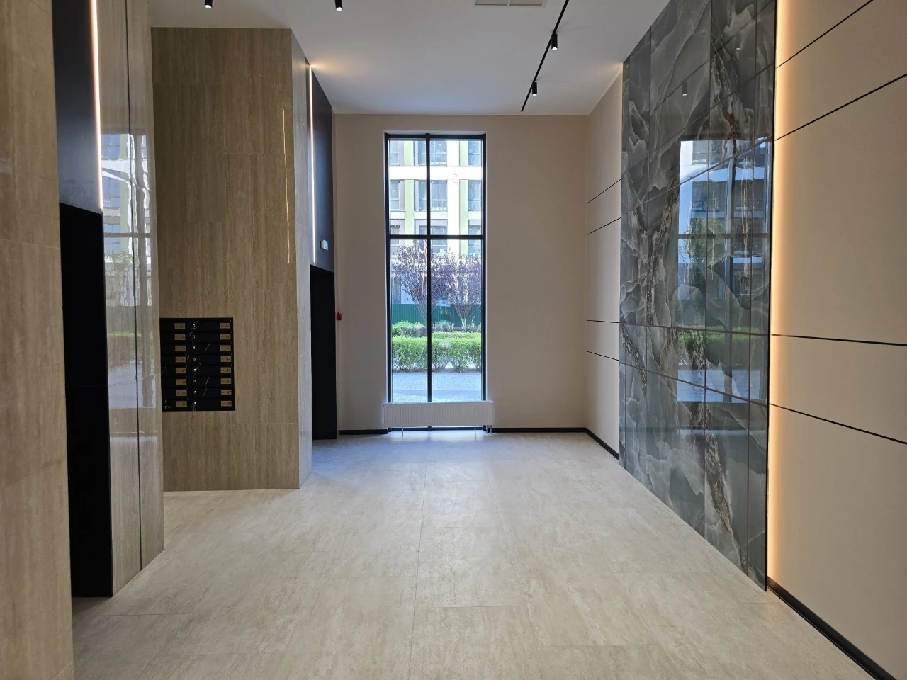 Apartment in a building with no commission, єОселя, decision