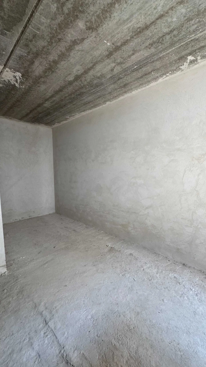 Apartment for Sale: 2-room apartment, 35 sq m. Minimum documentation. Gas heating.