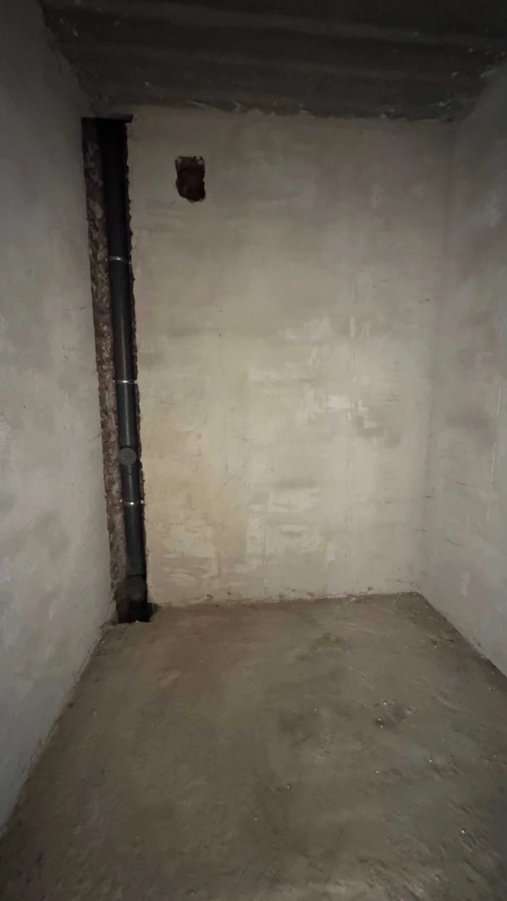 Apartment for Sale: 2-room apartment, 35 sq m. Minimum documentation. Gas heating.