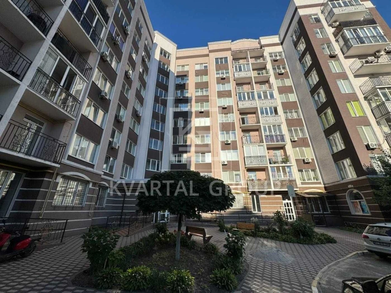 Продам 1-кімнатну квартиру 40 м² з дизайнерським ремонтом |