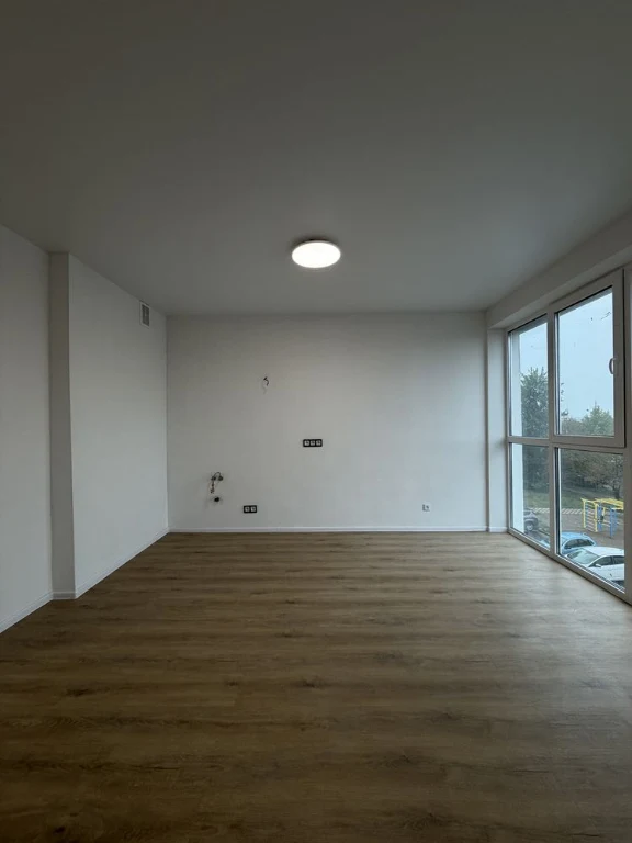 Best price! Apartment with NEW renovation! City center! No commission