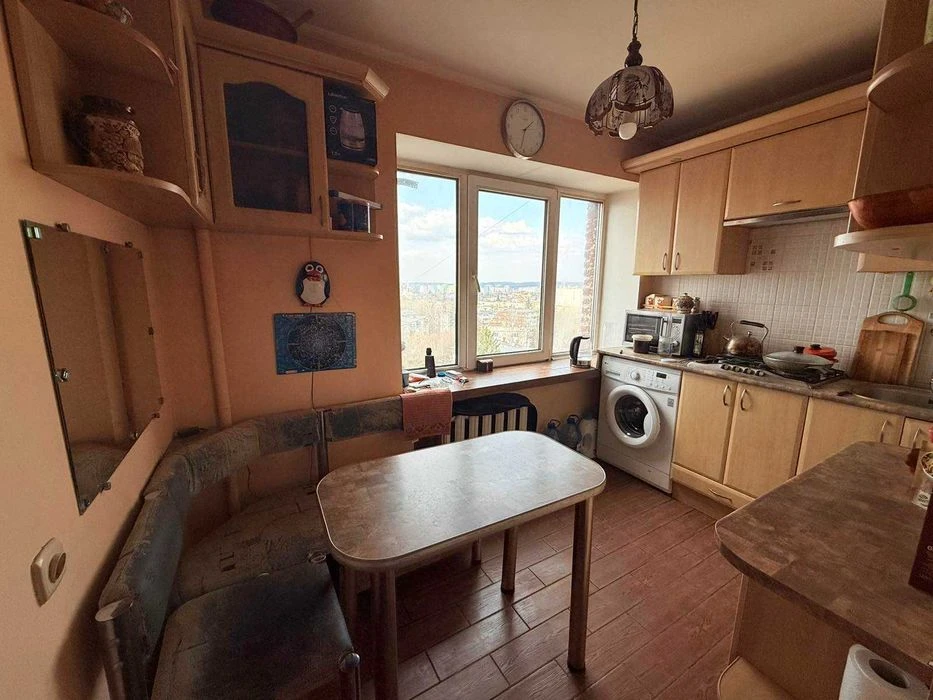 Продажа 3 ком. квартиры, Любинская, 60 м.кв., р-н ЖК Синемати