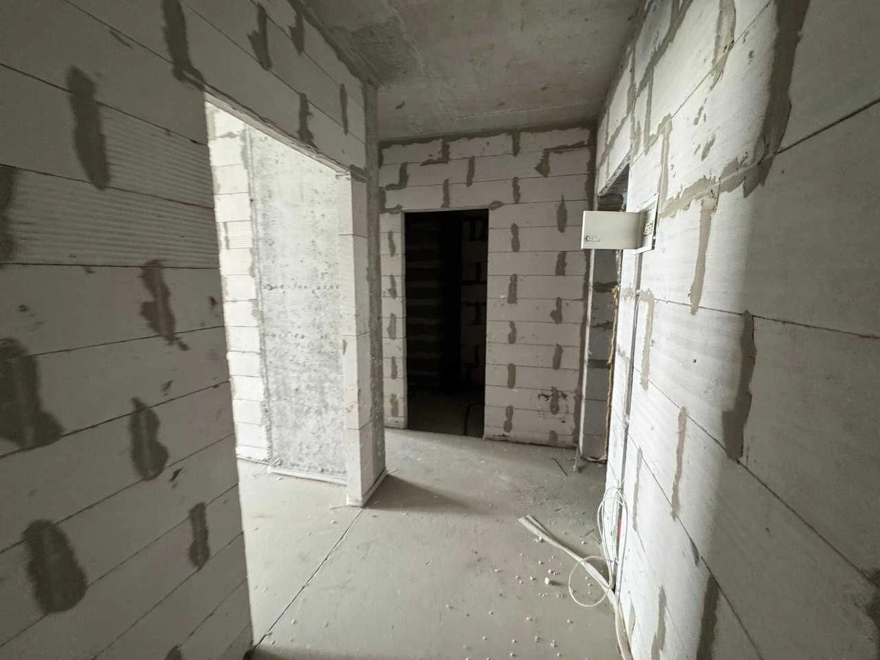 For Sale: Large Apartment with Wardrobe!