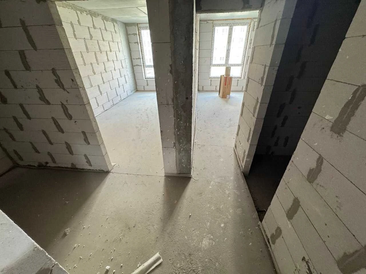 For Sale: Large Apartment with Wardrobe!