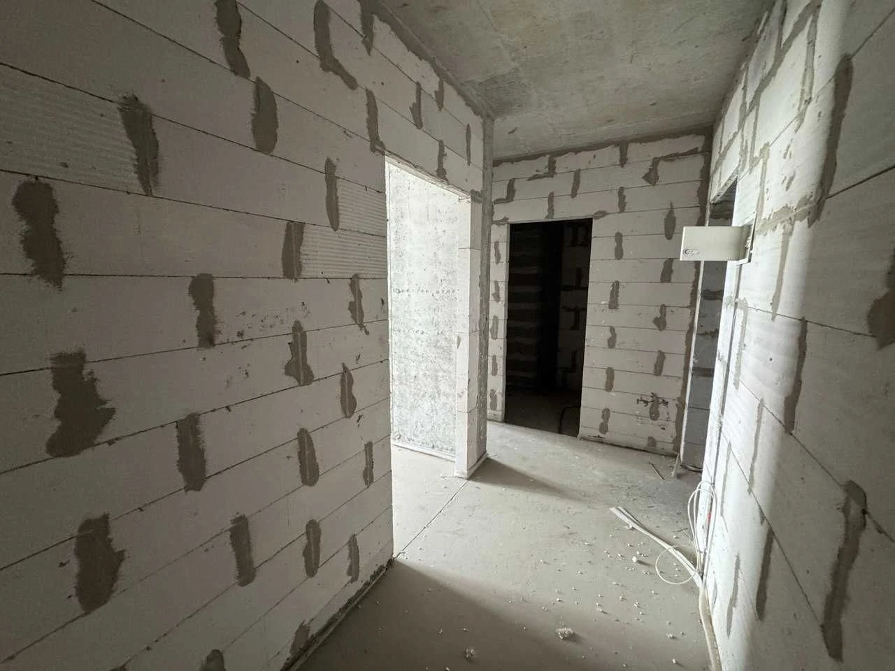 For Sale: Large Apartment with Wardrobe!