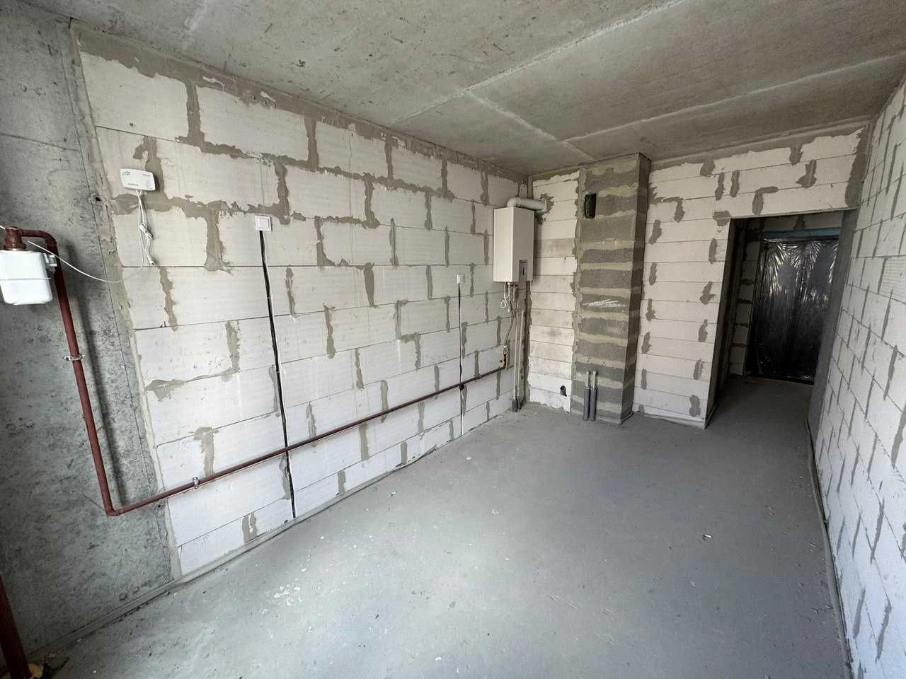 For Sale: Large Apartment with Wardrobe!