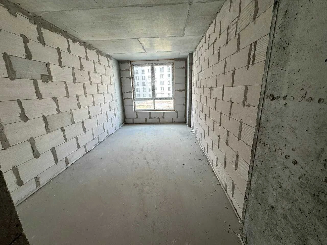 For Sale: Large Apartment with Wardrobe!