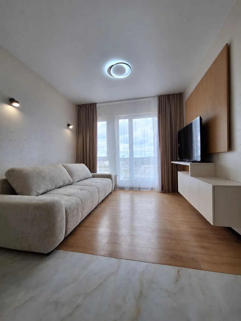 Продається квартира 2-кімнатна, євро-класу, 40 м² з новим сучасним ремонтом