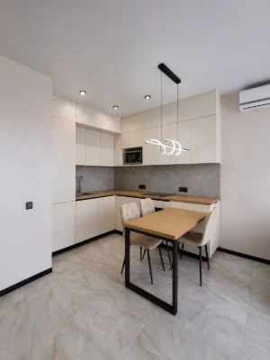 Продається квартира 2-кімнатна, євро-класу, 40 м² з новим сучасним ремонтом