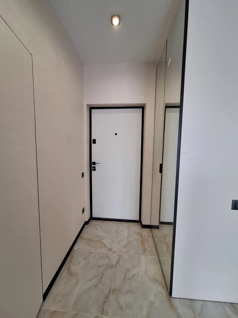 Продається квартира 2-кімнатна, євро-класу, 40 м² з новим сучасним ремонтом