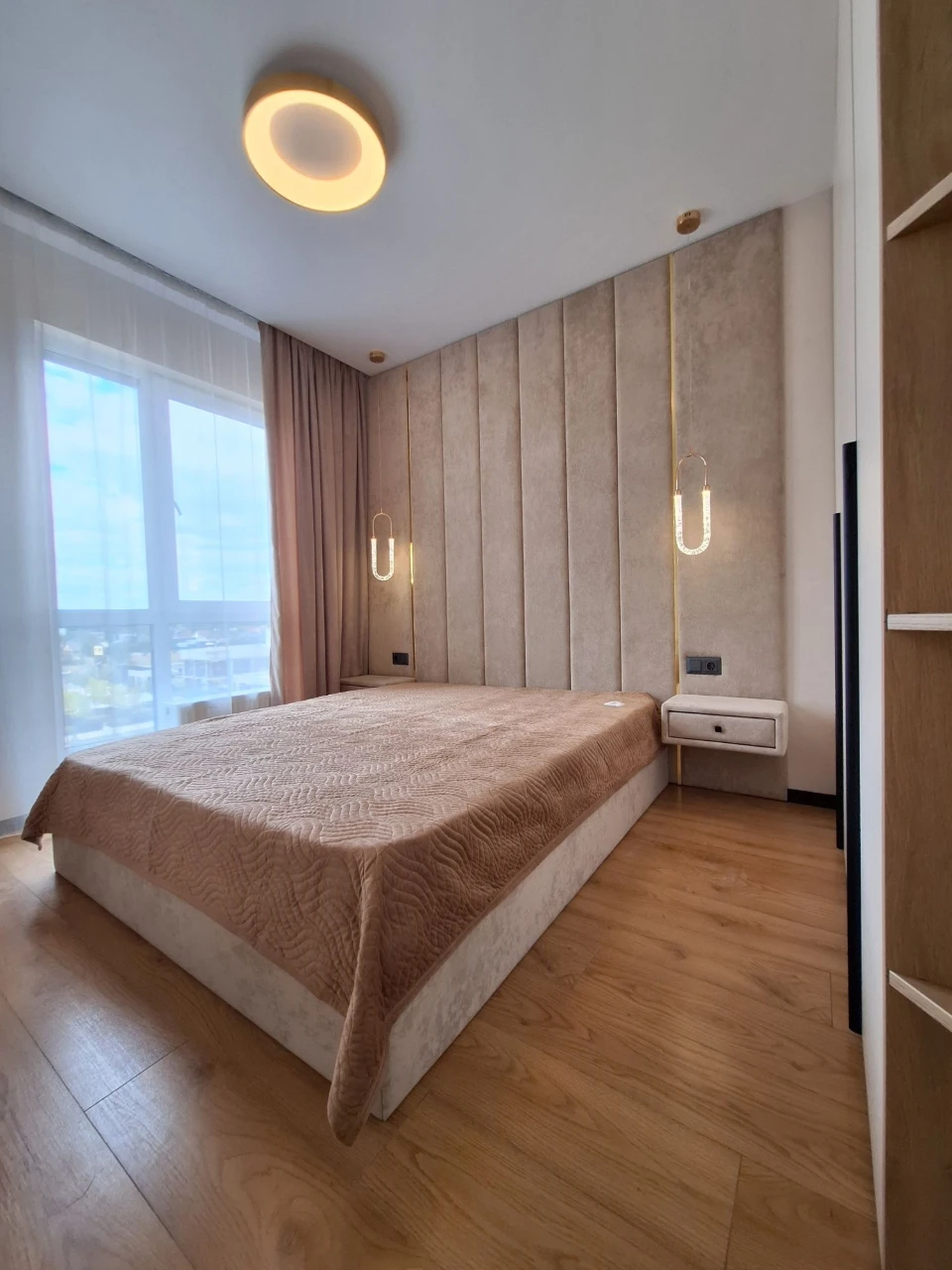 Продається квартира 2-кімнатна, євро-класу, 40 м² з новим сучасним ремонтом