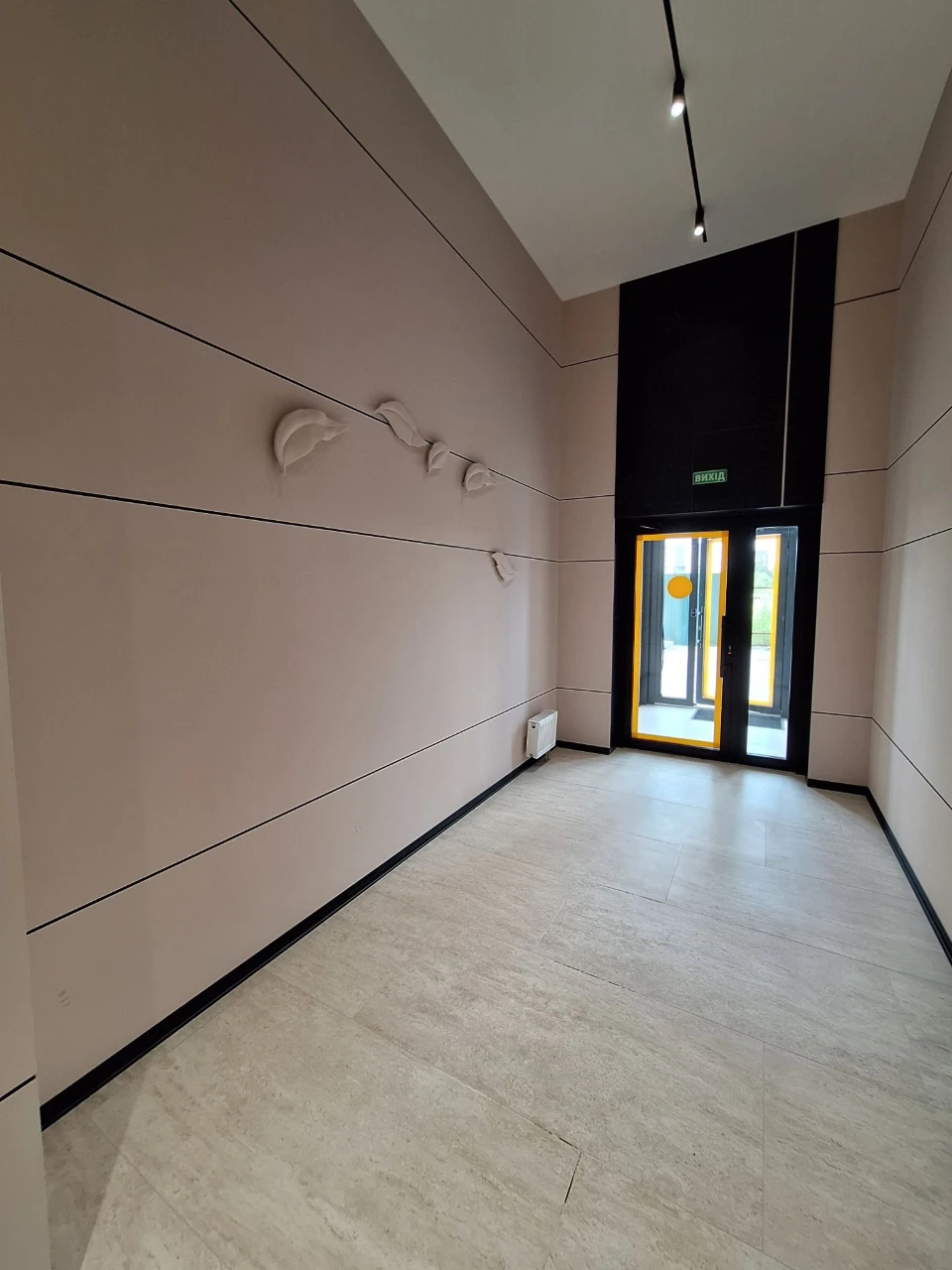 Продається квартира 2-кімнатна, євро-класу, 40 м² з новим сучасним ремонтом