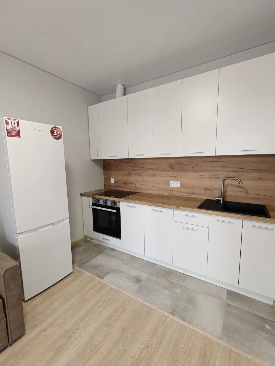 One-bedroom apartment with renovation and a private spacious terrace. Voucher/Service