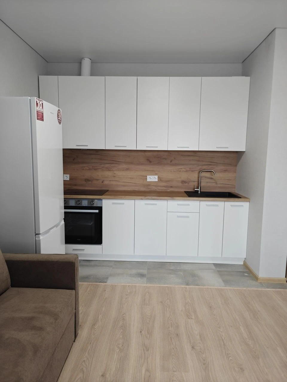 One-bedroom apartment with renovation and a private spacious terrace. Voucher/Service
