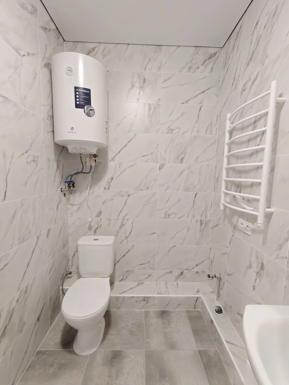 One-bedroom apartment with renovation and a private spacious terrace. Voucher/Service