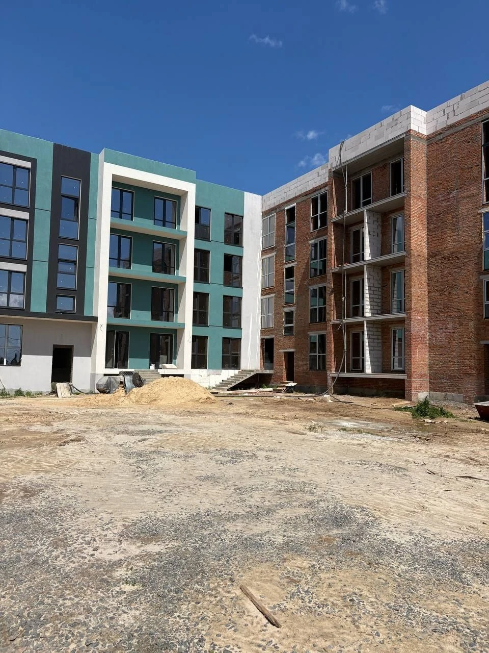 For Sale: 3-bedroom apartment, unrenovated! No buyer's commission! Gas