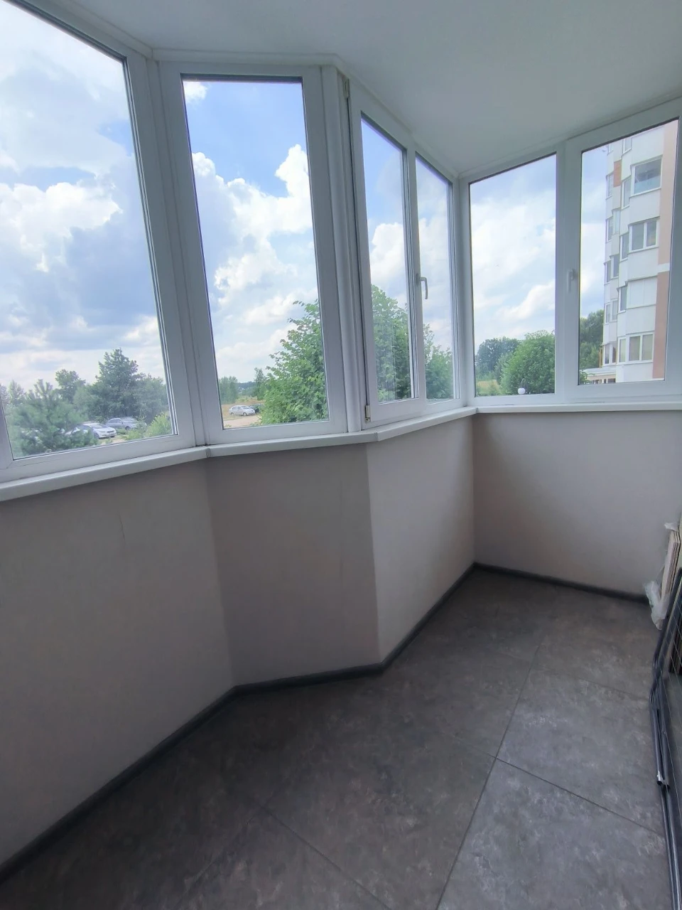 Однокімнатна квартира з ремонтом в Бучі, мінімальне оформлення