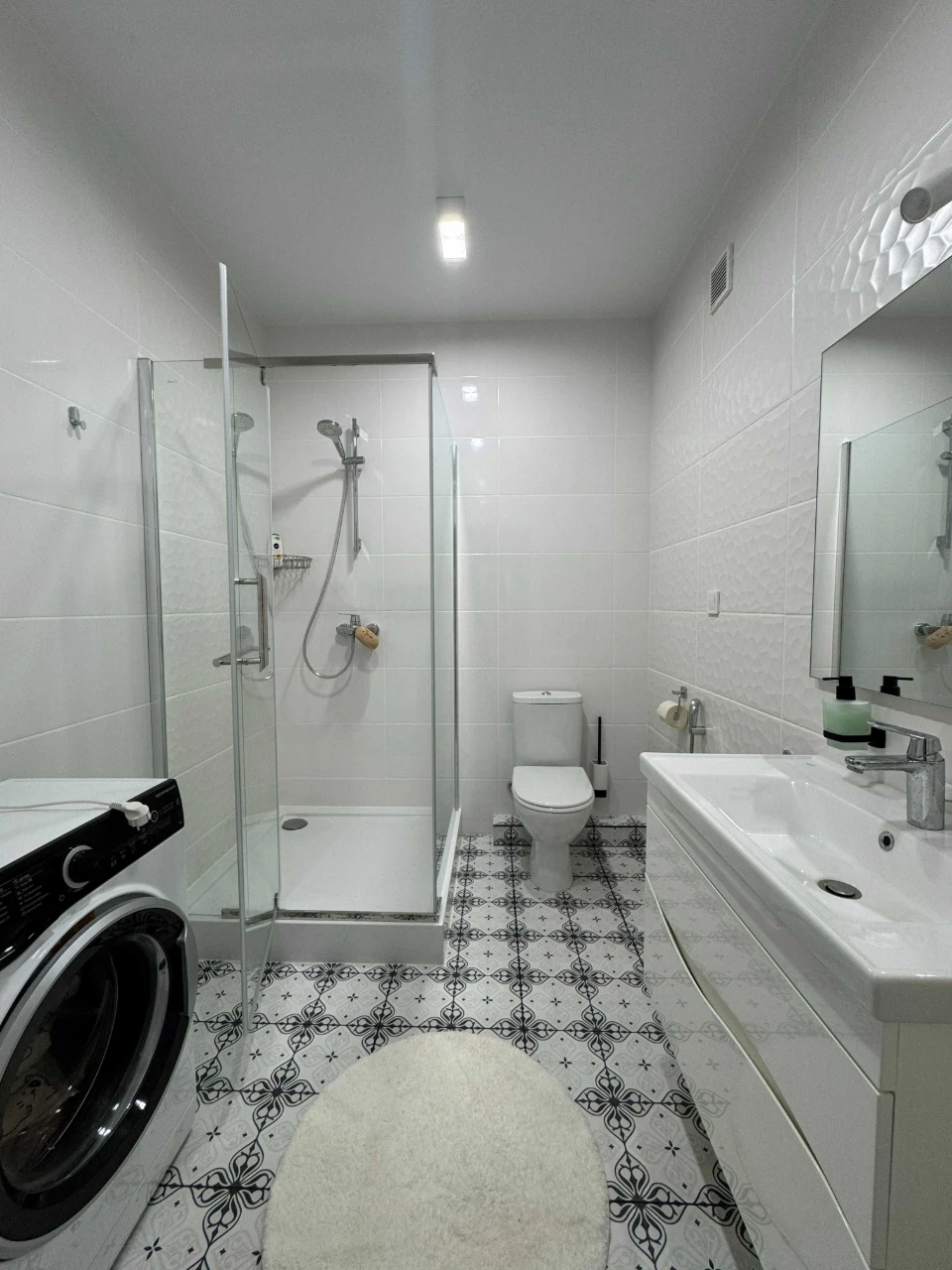 Spacious 1-bedroom apartment with renovation, NEGOTIABLE! Minimal registration