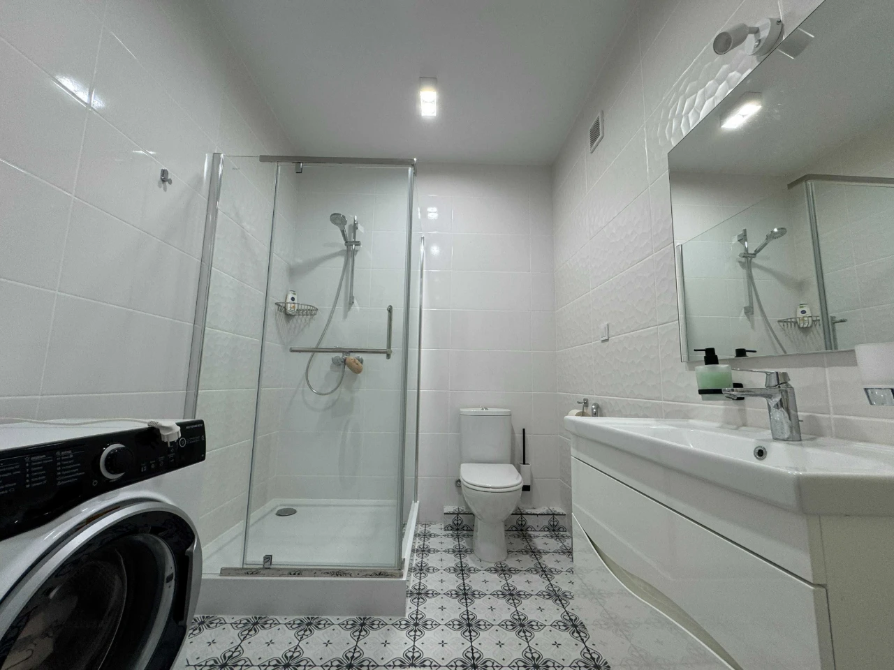 Spacious 1-bedroom apartment with renovation, NEGOTIABLE! Minimal registration