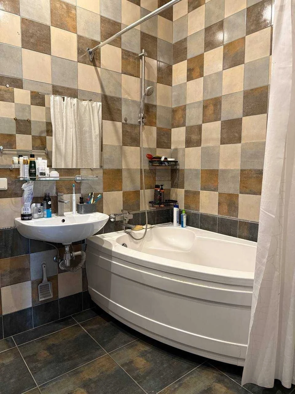 Two-room apartment near the park, Zakhisnykiv України Street, Bucha