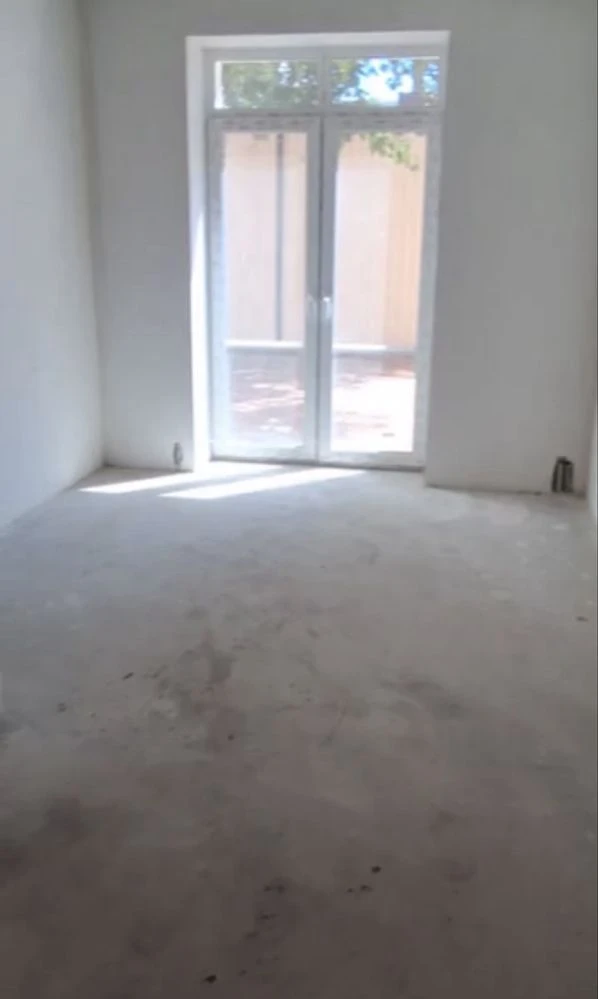 Currently Selling 2-room apartment in a completed building, with finished