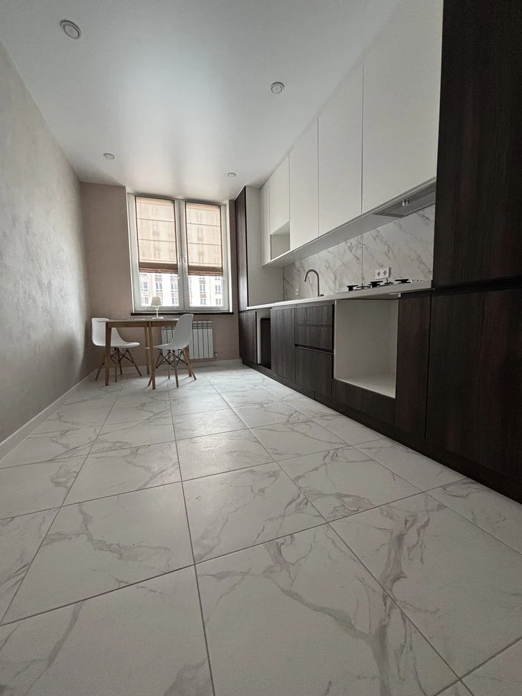 No Commission! Government Programs! 1-Bedroom Apartment with Renovation